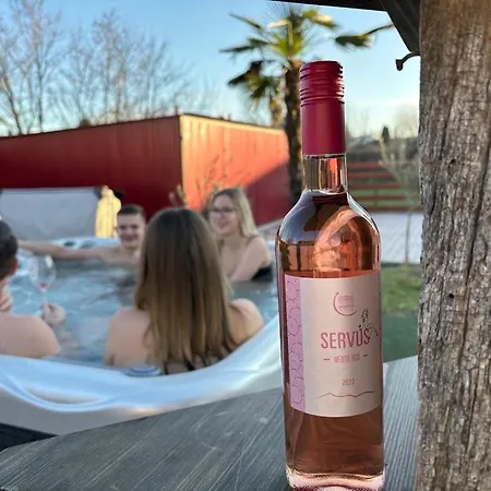 Roze Vendeghaz * Виллань